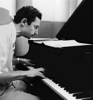 <span class="mw-page-title-main">Russ Freeman (pianist)</span> American jazz pianist and composer (1926–2002)