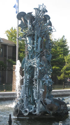 <i>Jammin on the Avenue</i> Outdoor sculpture by American artist John Spaulding