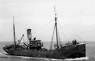 HMT <i>Richard Bacon</i> British Castle-class naval trawler