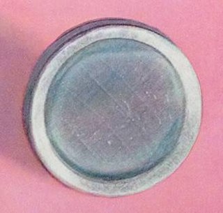 <span class="mw-page-title-main">Polonium</span> Chemical element with atomic number 84 (Po)