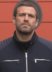 Jamie Lomas as Warren Fox.png