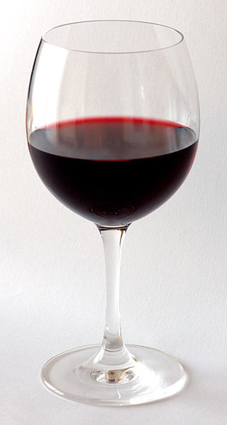 <span class="mw-page-title-main">Red wine</span> Wine made from dark-colored grape varieties