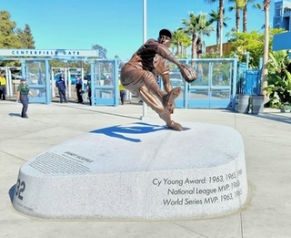 <span class="mw-page-title-main">Statue of Sandy Koufax</span> Sculpture in Los Angeles, California, U.S.