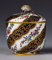 Sèvres Manufactory sucrier and cover – pot à sucre Bouret shape – circa 1770