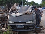 Sebuah mobil rusak di Imogiri