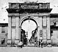 Porta Lughese in una fotografia della fine degli anni venti; dal 1859 sostituì Porta Celletta.