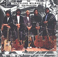 Traveling Wilburys, од лево кон десно: Лаки-Бу (Дилан), Отис-Клејтон (Лин), Чарли-Т. Џуниор Мади (Пети), Нелсон-Спајк (Харисон) и Лефти (Орбисон).