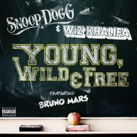 Обложка сингла Snoop Dogg и Уиз Халифа при участии Бруно Марса «Young, Wild & Free» ()