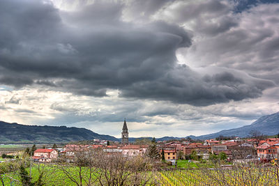 Slika:HDR Brith Vrhpolje Vipavska dolina.jpg