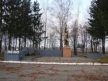 Пам'ятник воїнам-односельцям, які загинули в роки німецько-радянської війни, село Селезенівка, біля будинку культури