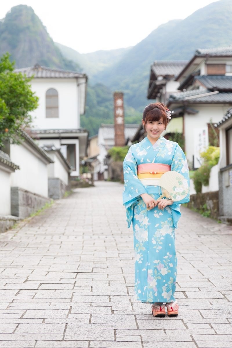 伊万里市大川内山と浴衣美女の写真