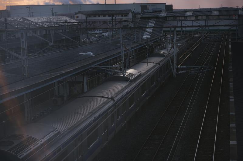 原ノ町駅のホームに停まる電車の写真