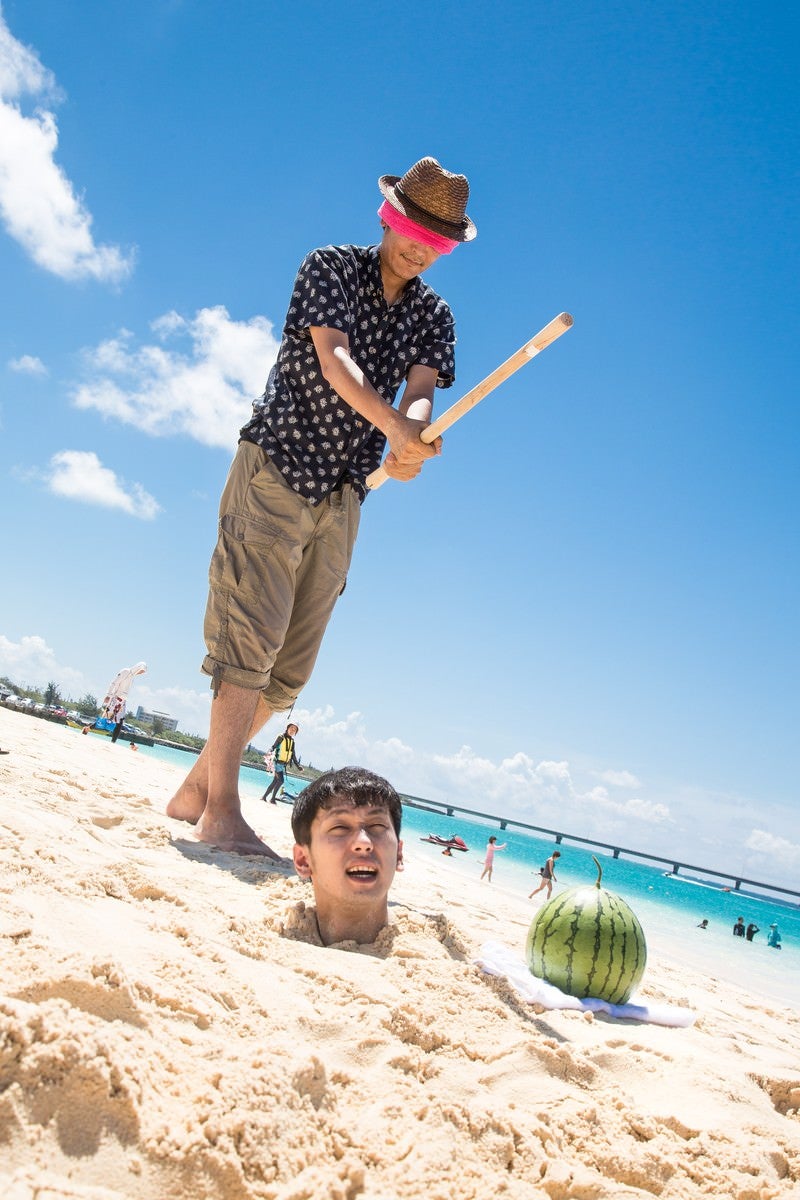 夏の風物詩｢スイカ割り｣の写真