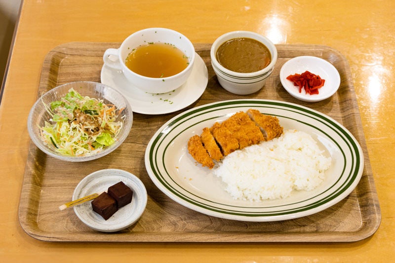 天神岬温泉しおかぜ荘のカツカレー定食の写真