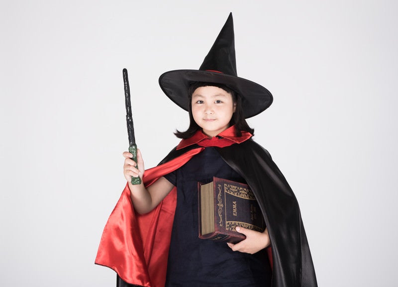 ハロウィンでなりきり魔法使いの女の子の写真