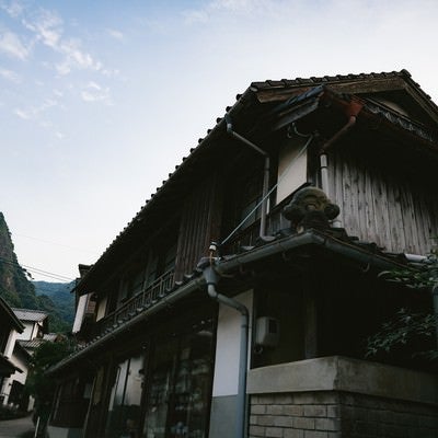 古き建物が立ち並ぶ大川内山（佐賀県伊万里市）の写真