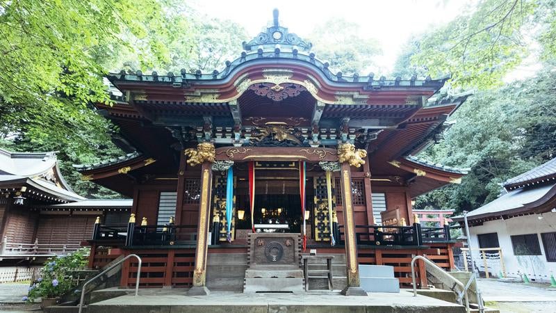 境内に佇む王子稲荷神社の写真