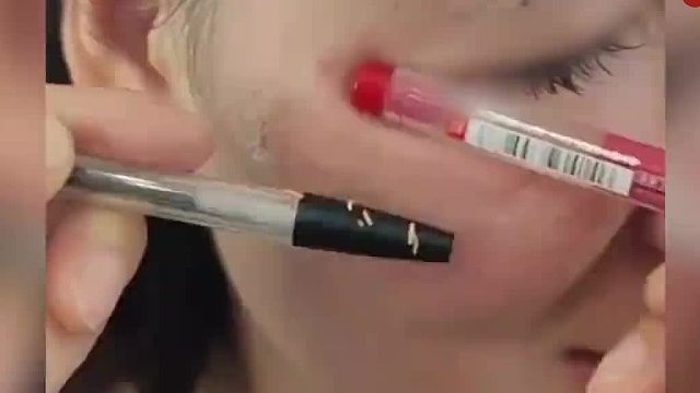 眼睛里竟然有大量虫子？女子遇挑眼虫骗局被骗200元