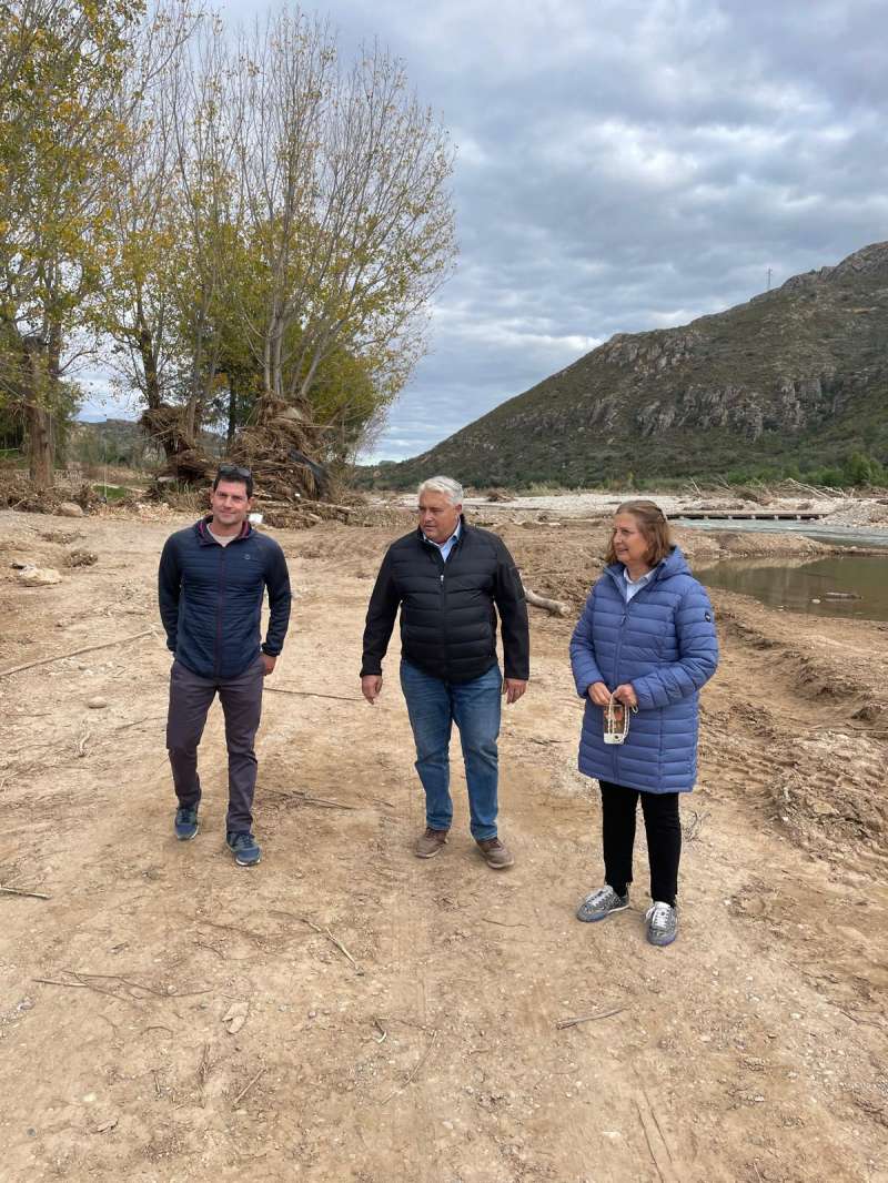 Visita del diputado provincial de Turismo, Pedro Cuesta, a Bugarra. EPDA