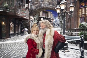 THE CHRISTMAS CHRONICLES 2, from left: Goldie Hawn as Mrs. Claus, Kurt Russell as Santa Claus, 2020. ph: Joe Lederer / © Netflix / Courtesy Everett Collection