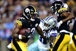 CANTON, OHIO - AUGUST 5: Najee Harris #22 of the Pittsburgh Steelers runs the ball in the first half during the 2021 NFL preseason Hall of Fame Game against the Dallas Cowboys at Tom Benson Hall Of Fame Stadium on August 5, 2021 in Canton, Ohio. (Photo by Emilee Chinn/Getty Images)