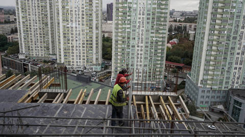 op_stiglitz7_Elizabeth ServatynskaSuspilne UkraineJSC UAPBCGlobal Images Ukraine via Getty Images_ukrainereconstruction