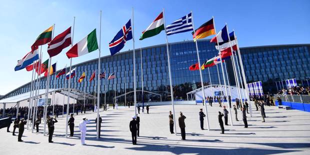 gorbachev10_EMMANUEL DUNANDAFPGetty Images_nato flags