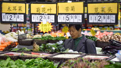 spence178_NurPhotoGettyImages_china_deflation_supermarket1