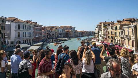 campanella28_Jumping RocksEducation ImagesUniversal Images Group via Getty Images_venice