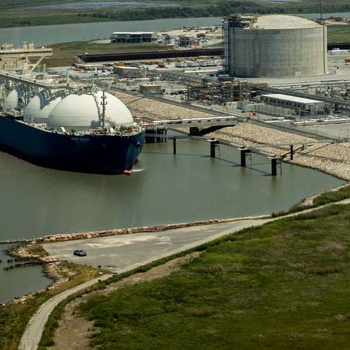 Liquefied natural gas facility