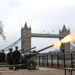 Article thumbnail: LONDON, UNITED KINGDOM - APRIL 10: The Honourable Artillery Company fire a gun salute at The Tower of London on April 10, 2021 in London, United Kingdom. The Death Gun Salute will be fired at 1200 marking the death of His Royal Highness, The Prince Philip, Duke of Edinburgh. Across the country and the globe saluting batteries will fire 41 rounds, 1 round at the start of each minute, for 40 minutes. Gun salutes are customarily fired, both on land and at sea, as a sign of respect or welcome. The Chief of the Defence Staff, General Sir Nicholas Carter, said "His Royal Highness has been a great friend, inspiration and role model for the Armed Forces and he will be sorely missed." (Photo by Chris Jackson/Getty Images)