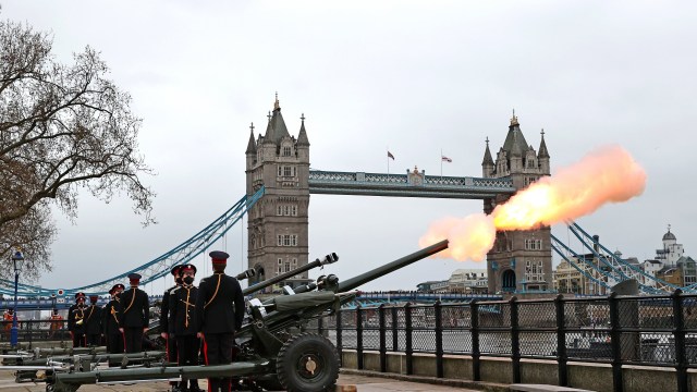 Article thumbnail: LONDON, UNITED KINGDOM - APRIL 10: The Honourable Artillery Company fire a gun salute at The Tower of London on April 10, 2021 in London, United Kingdom. The Death Gun Salute will be fired at 1200 marking the death of His Royal Highness, The Prince Philip, Duke of Edinburgh. Across the country and the globe saluting batteries will fire 41 rounds, 1 round at the start of each minute, for 40 minutes. Gun salutes are customarily fired, both on land and at sea, as a sign of respect or welcome. The Chief of the Defence Staff, General Sir Nicholas Carter, said "His Royal Highness has been a great friend, inspiration and role model for the Armed Forces and he will be sorely missed." (Photo by Chris Jackson/Getty Images)