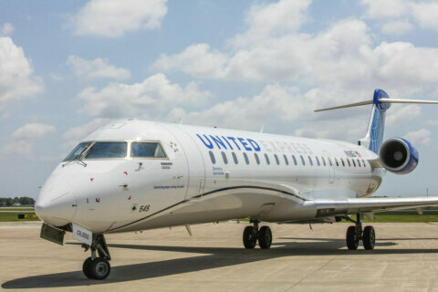 United Airlines starts an hourly DC to NY shuttle