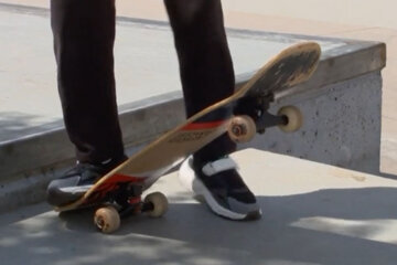 Partially blind brothers share passion for skateboarding