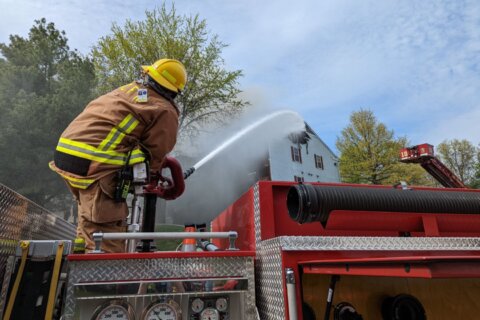 32 displaced after Howard Co. apartment fire