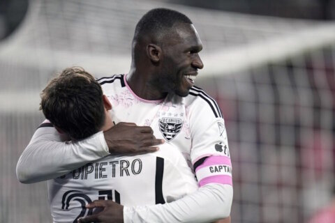 Christian Benteke scores twice, adds assist to lead DC United to 3-2 victory over Minnesota United