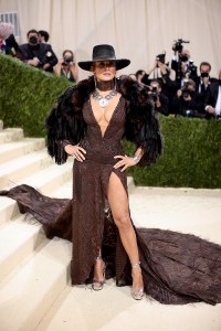 NEW YORK, NEW YORK - SEPTEMBER 13: Jennifer Lopez attends The 2021 Met Gala Celebrating In America: A Lexicon Of Fashion at Metropolitan Museum of Art on September 13, 2021 in New York City. (Photo by Dimitrios Kambouris/Getty Images for The Met Museum/Vogue )