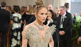 Jennifer Lopez in Schiaparelli and Tiffany & Co.