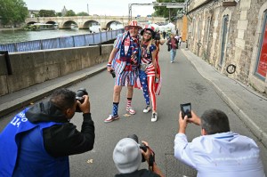 A couple dressed in US-themed costumes