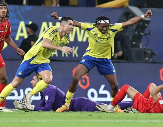 Al Nassr contra Al Okhdood onde assistir