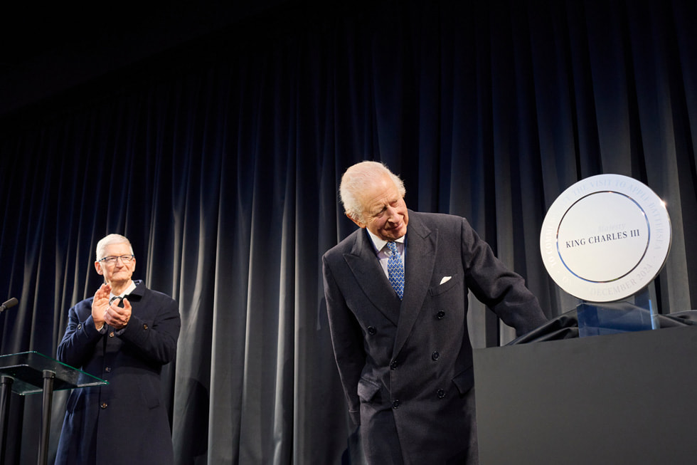 Tim Cook presents King Charles with a plaque to commemorate his visit.