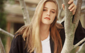 Alicia Silverstone Actress Background Wallpaper 100348