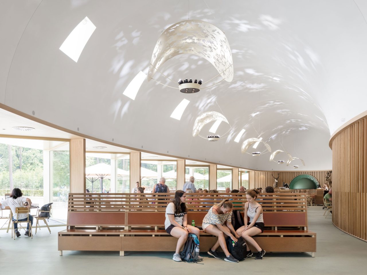 Landhuis with curved BASWA Phon acoustic ceiling