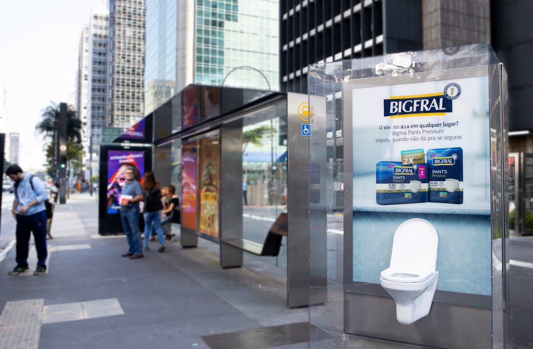 Bigfral instala vaso sanitário na Avenida Paulista