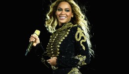 Beyonce performs during "The Formation World Tour"