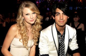 Taylor Swift's Boyfriend Timeline: 10 Relationships & Their Songs