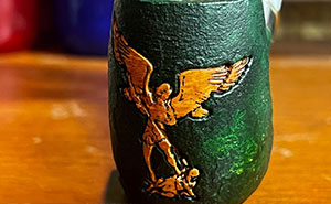 This Nebraskan Artist Crafts Incredible Pipes Featuring Saints, Angels, And Sacred Symbols (29 Pics)