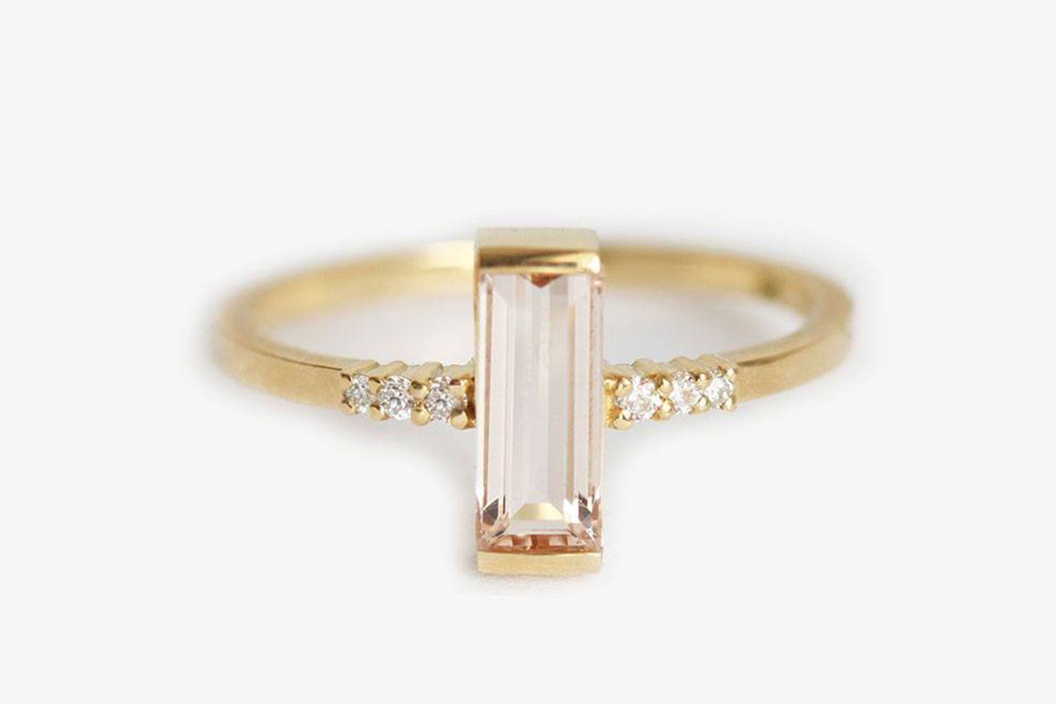 Capucinne-lorette-baguette-morganite-ring