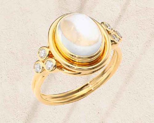 Moonstone Engagement Rings: The Complete Guide