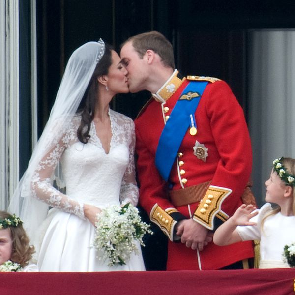 Prince William and Kate Middletonâs Royal Wedding Balcony Kiss